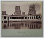 () Madura - Im Inneren des Tempels. Der goldene Lilien Teich (Madurai. The Great Pagoda, Mootoo Alaghur and East Gopurum from Tank)